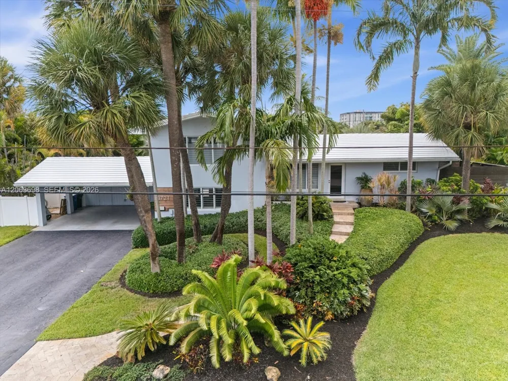 3721 NE 15th Ave Oakland Park, FL 33334
