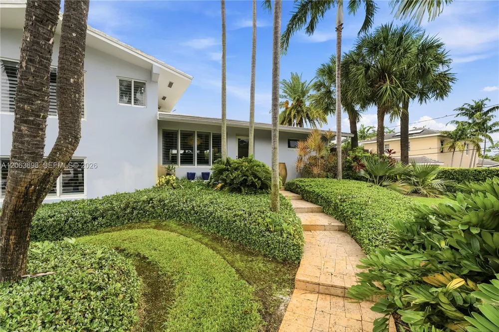 3721 NE 15th Ave Oakland Park, FL 33334