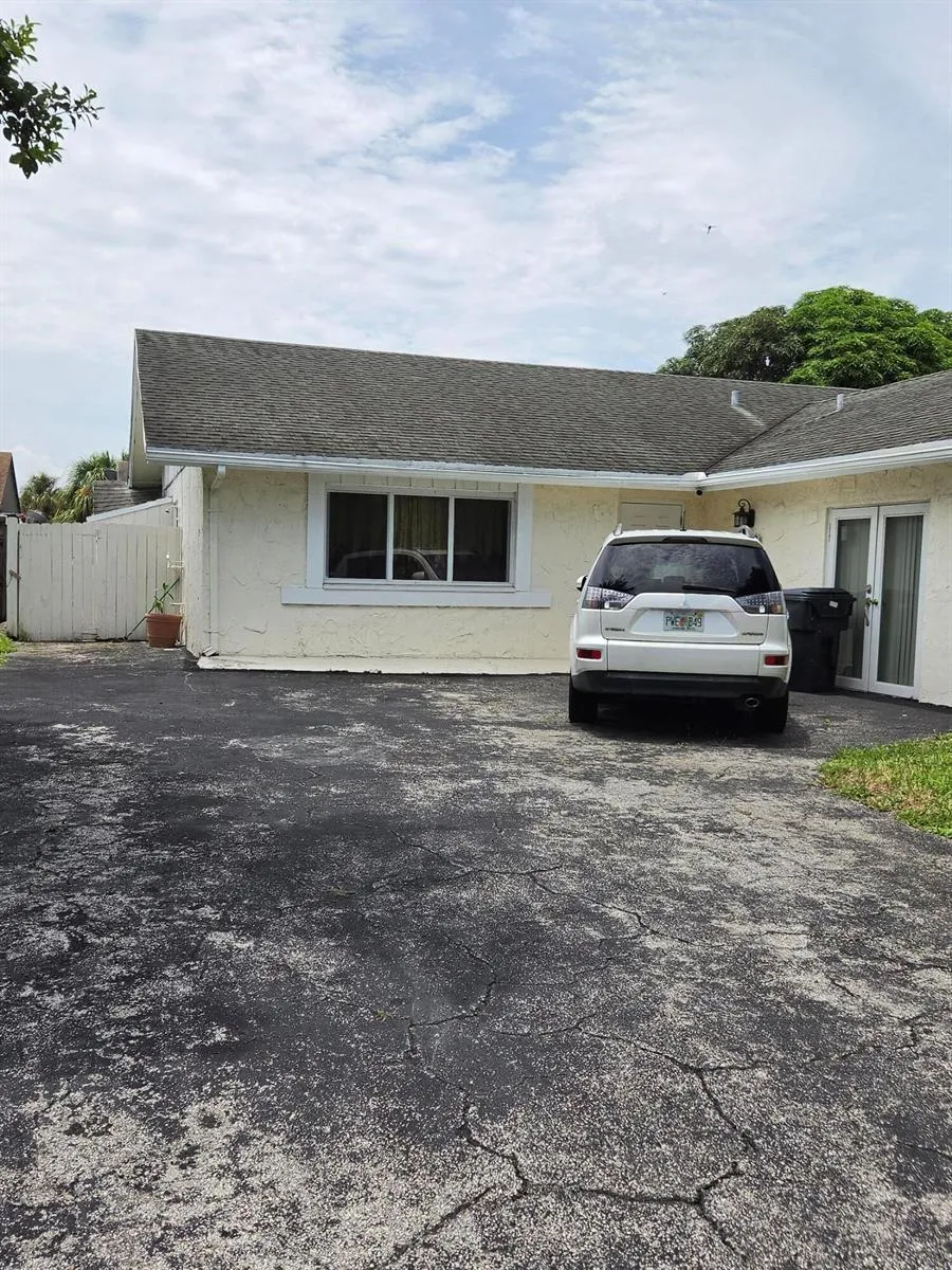 7520 SW 6TH COURT SW North Lauderdale, FL 33068