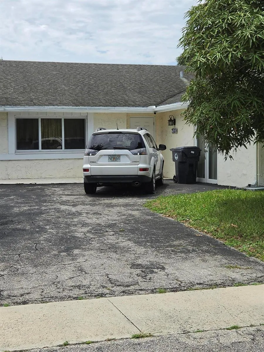 7520 SW 6TH COURT SW North Lauderdale, FL 33068