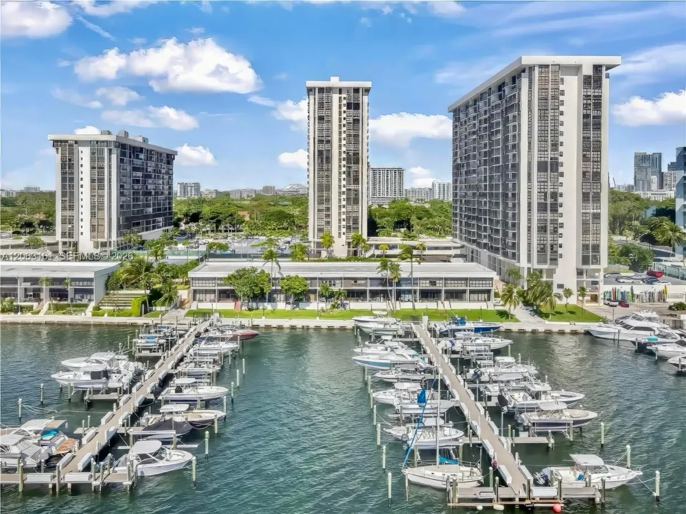 1901 Brickell Ave #B512 Miami, FL 33129