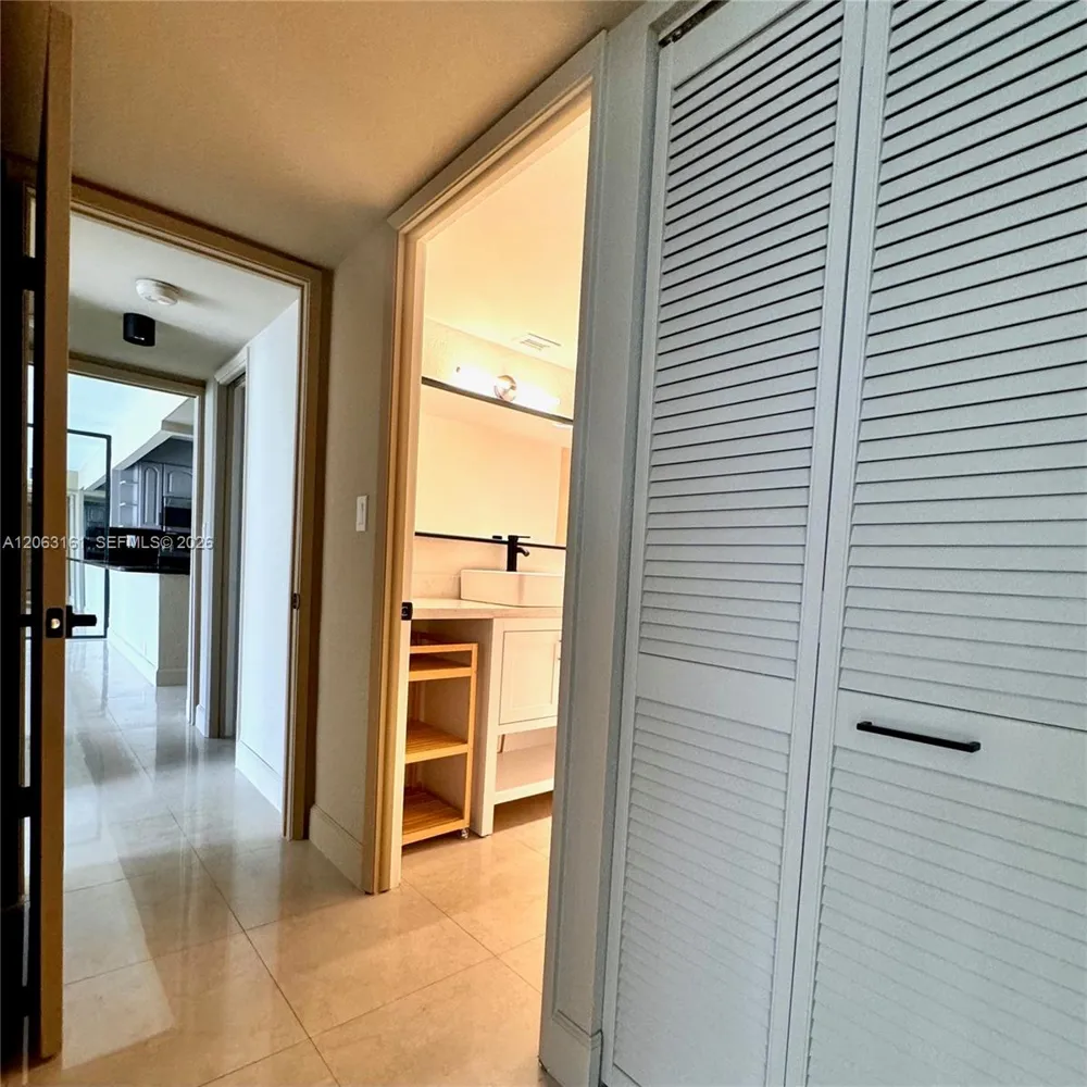 1901 Brickell Ave #B512 Miami, FL 33129