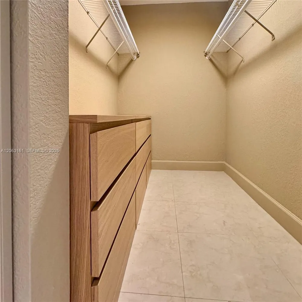 1901 Brickell Ave #B512 Miami, FL 33129
