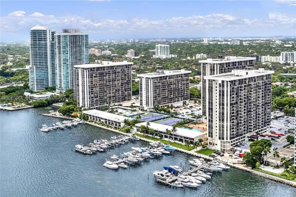 1901 Brickell Ave #B512 Miami, FL 33129