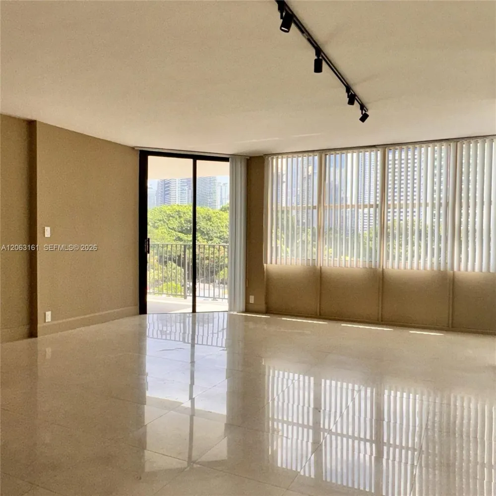 1901 Brickell Ave #B512 Miami, FL 33129