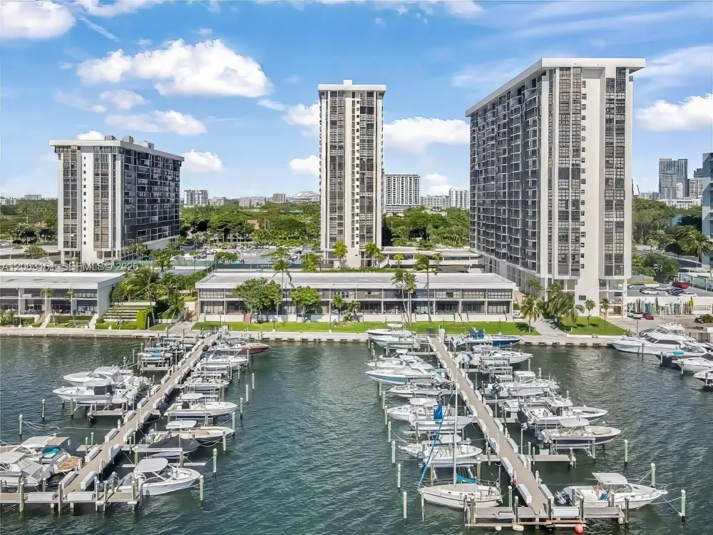 1901 Brickell Ave #B512 Miami, FL 33129