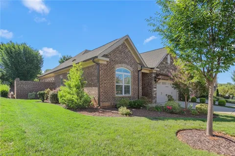 138 Dunvegan Lane