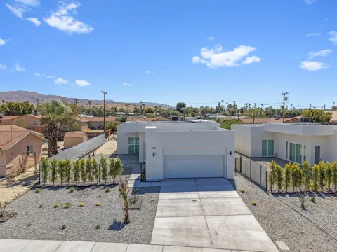 15464 Avenida Rambla