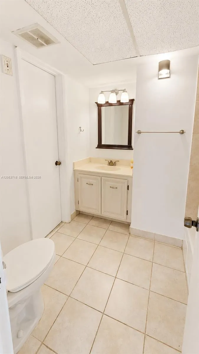 3101 Oakland Shores Dr #H203 Oakland Park, FL 33309