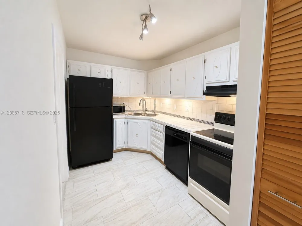 3101 Oakland Shores Dr #H203 Oakland Park, FL 33309