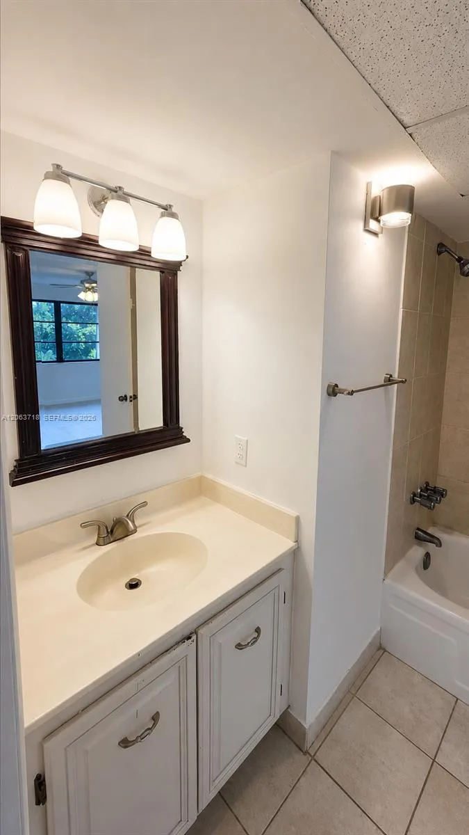 3101 Oakland Shores Dr #H203 Oakland Park, FL 33309