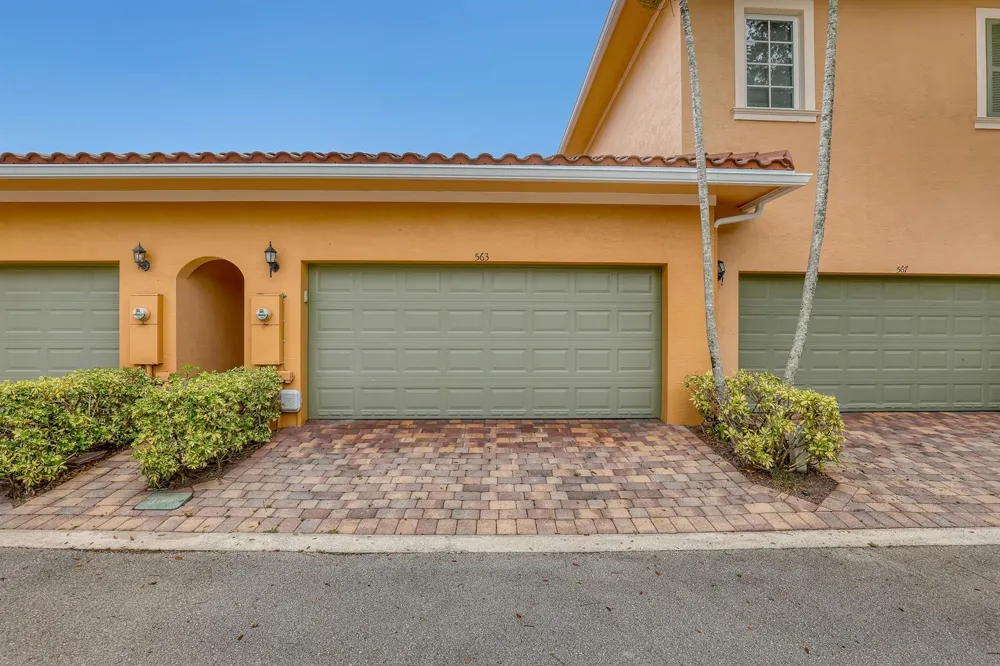 563 DAKOTA DRIVE Jupiter, FL 33458
