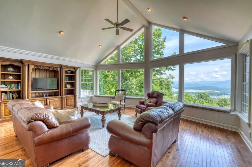 860 Ramey Mountain RD Hiawassee, GA 30546