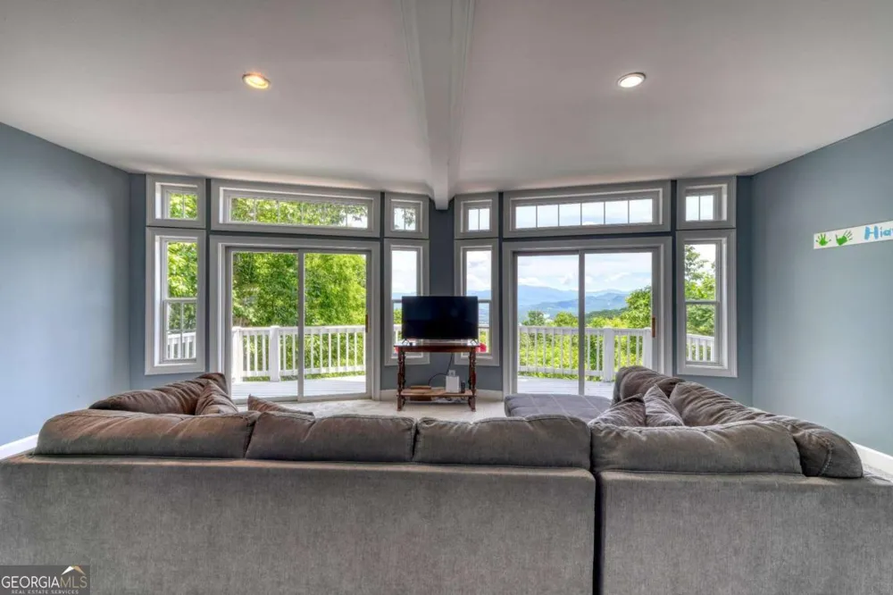 860 Ramey Mountain RD Hiawassee, GA 30546