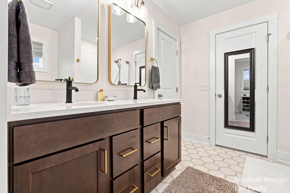 6673 Maria Drive Hudsonville, MI 49426