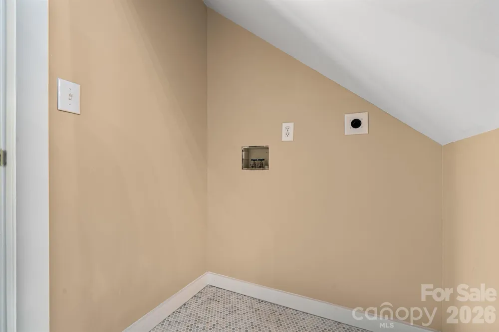 366 Cabin Hollow Drive Marshall, NC 28753