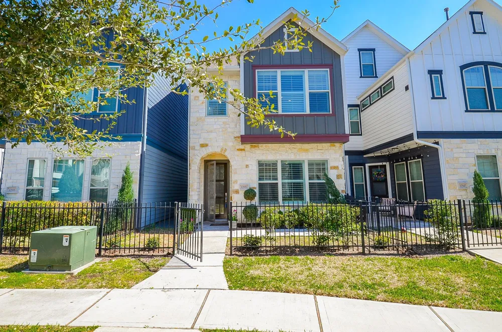 12551 Malachite Way Houston, TX 77077