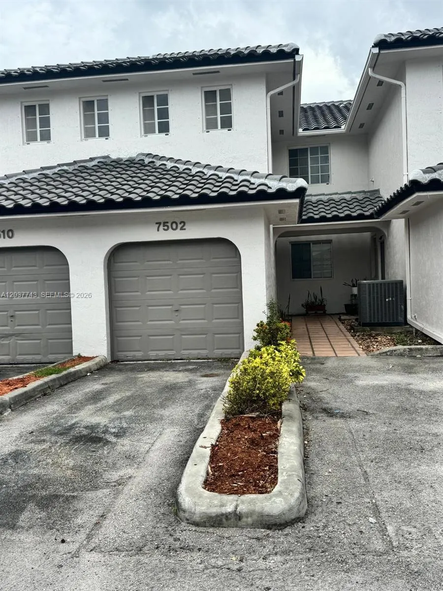 7502 NW 175th St #7502 Hialeah, FL 33015