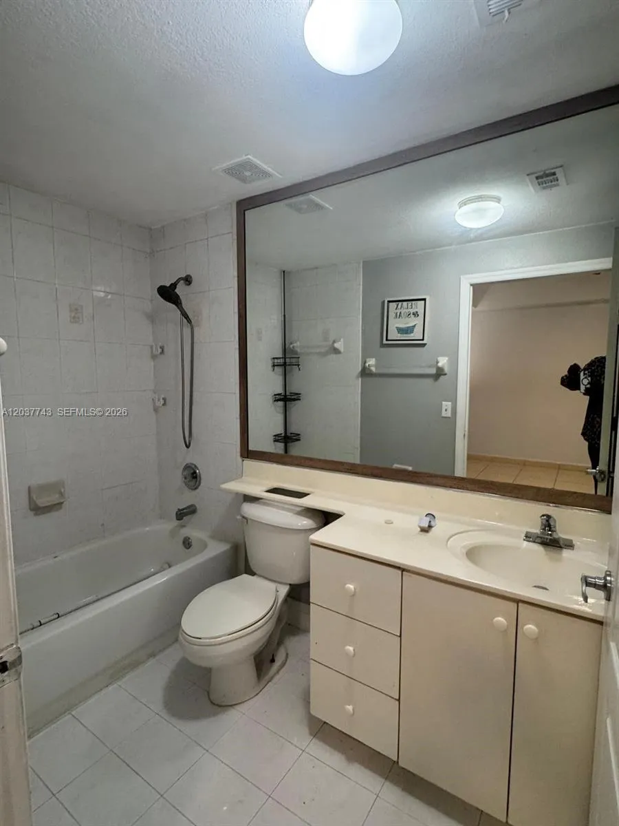 7502 NW 175th St #7502 Hialeah, FL 33015