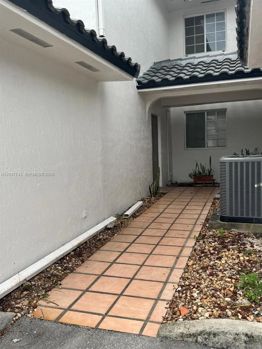 7502 NW 175th St #7502 Hialeah, FL 33015