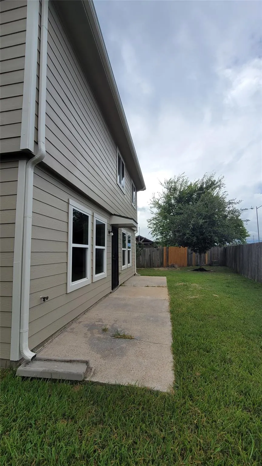 4334 Buras Pass Lane South Houston, TX 77045