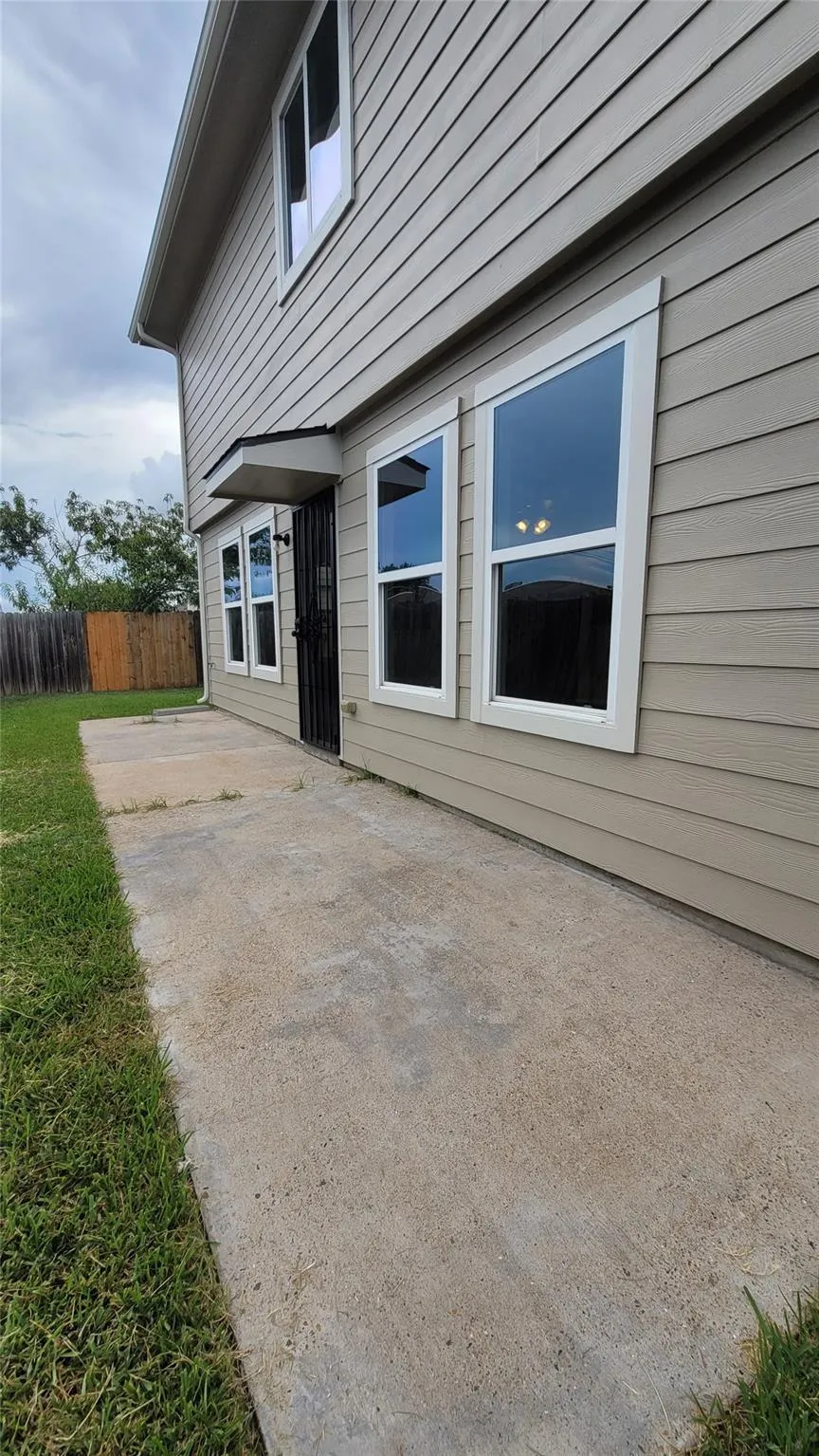 4334 Buras Pass Lane South Houston, TX 77045