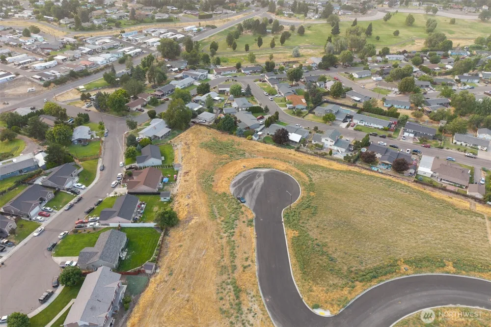 606 Ruby Avenue Grandview, WA 98930