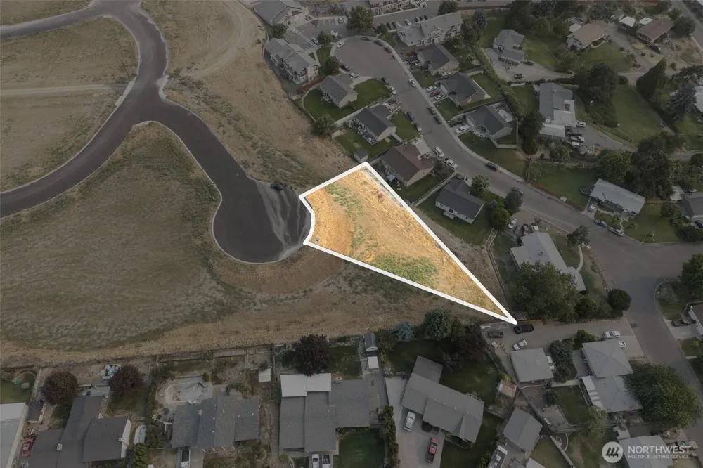 606 Ruby Avenue Grandview, WA 98930