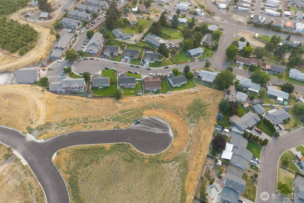 606 Ruby Avenue Grandview, WA 98930