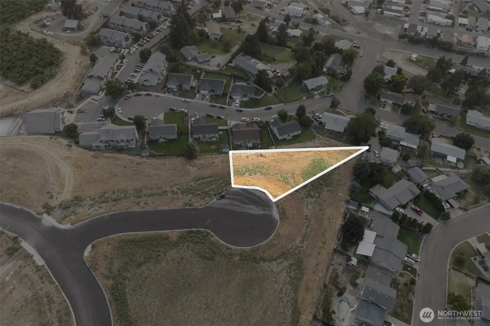 606 Ruby Avenue Grandview, WA 98930