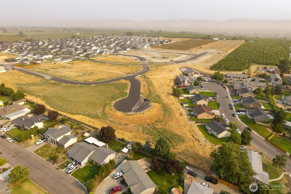 606 Ruby Avenue Grandview, WA 98930
