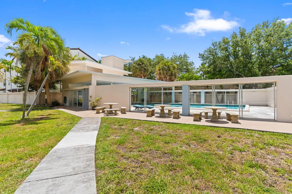 1967 S Ocean Boulevard #107 Lauderdale By The Sea, FL 33062