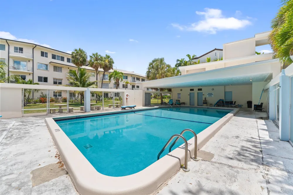 1967 S Ocean Boulevard #107 Lauderdale By The Sea, FL 33062