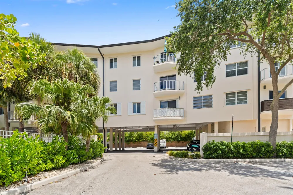 1967 S Ocean Boulevard #107 Lauderdale By The Sea, FL 33062