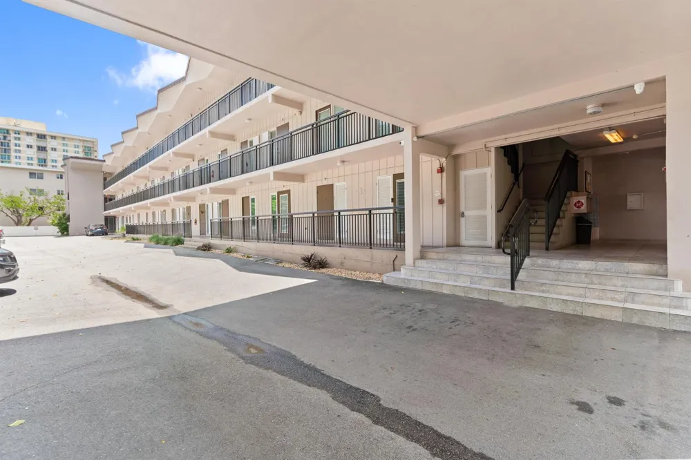 1967 S Ocean Boulevard #107 Lauderdale By The Sea, FL 33062