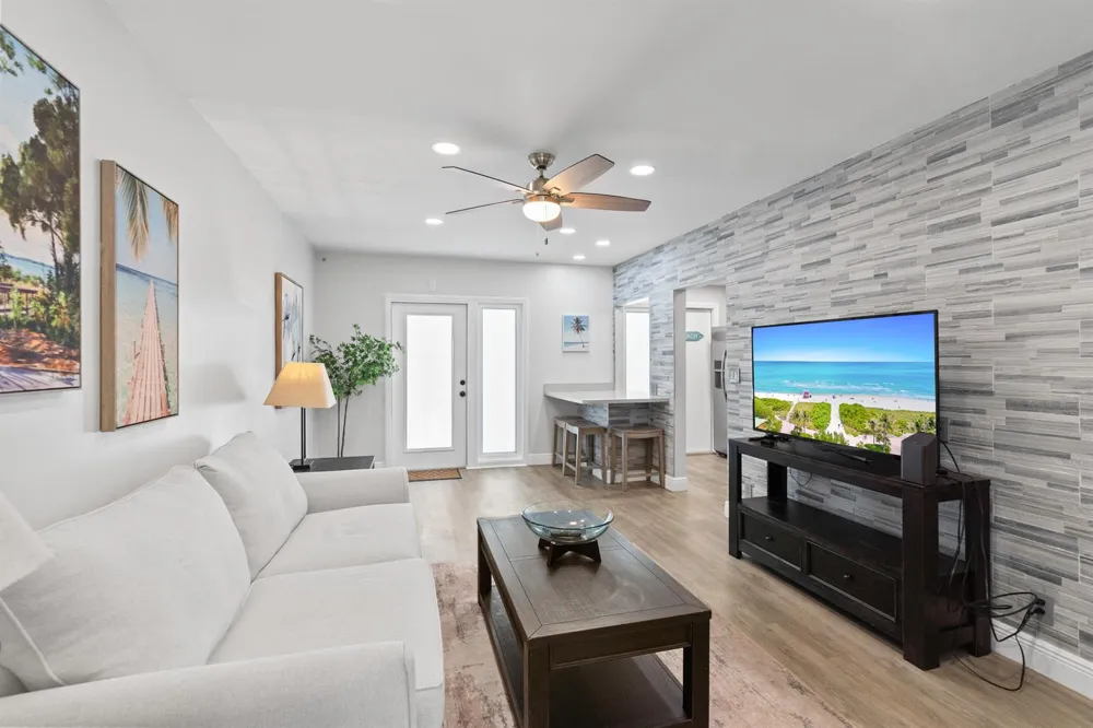 1967 S Ocean Boulevard #107 Lauderdale By The Sea, FL 33062