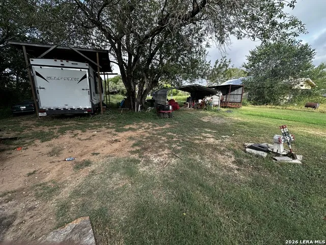 208 S Dickson Poth, TX 78147