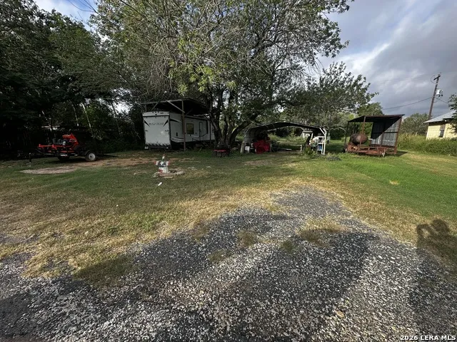 208 S Dickson Poth, TX 78147