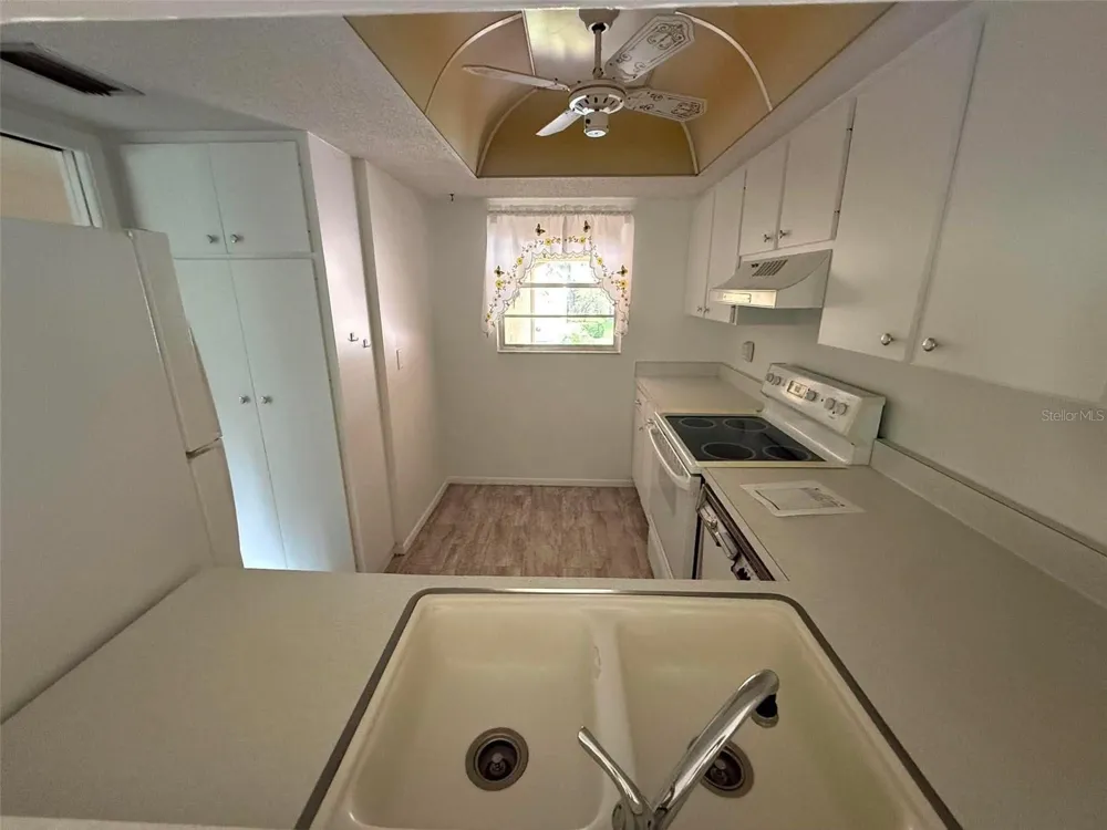 2536 CLUBHOUSE CIRCLE #202 Sarasota, FL 34232
