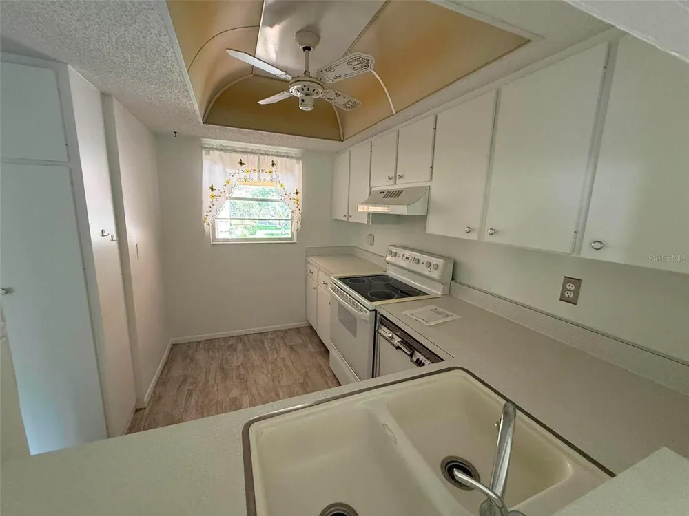 2536 CLUBHOUSE CIRCLE #202 Sarasota, FL 34232