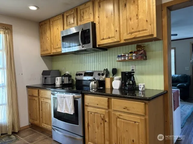 535 11th Elma, WA 98541