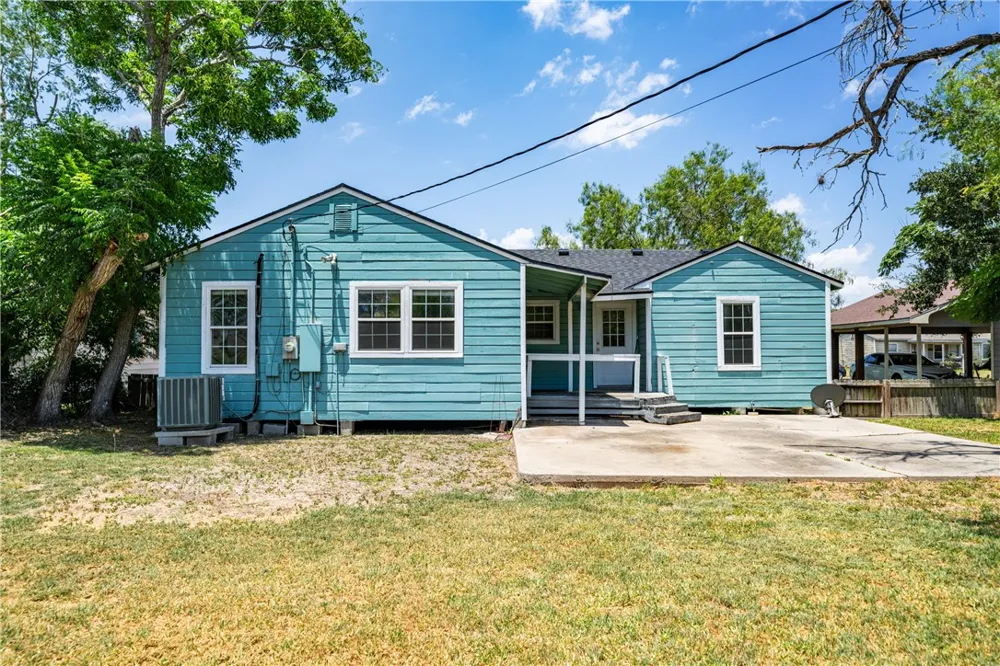 809 E Shelton Street Kingsville, TX 78363