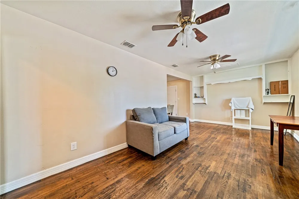 809 E Shelton Street Kingsville, TX 78363