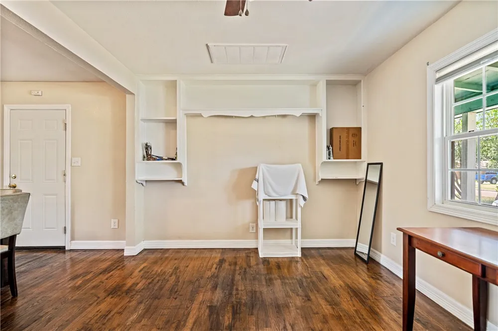 809 E Shelton Street Kingsville, TX 78363