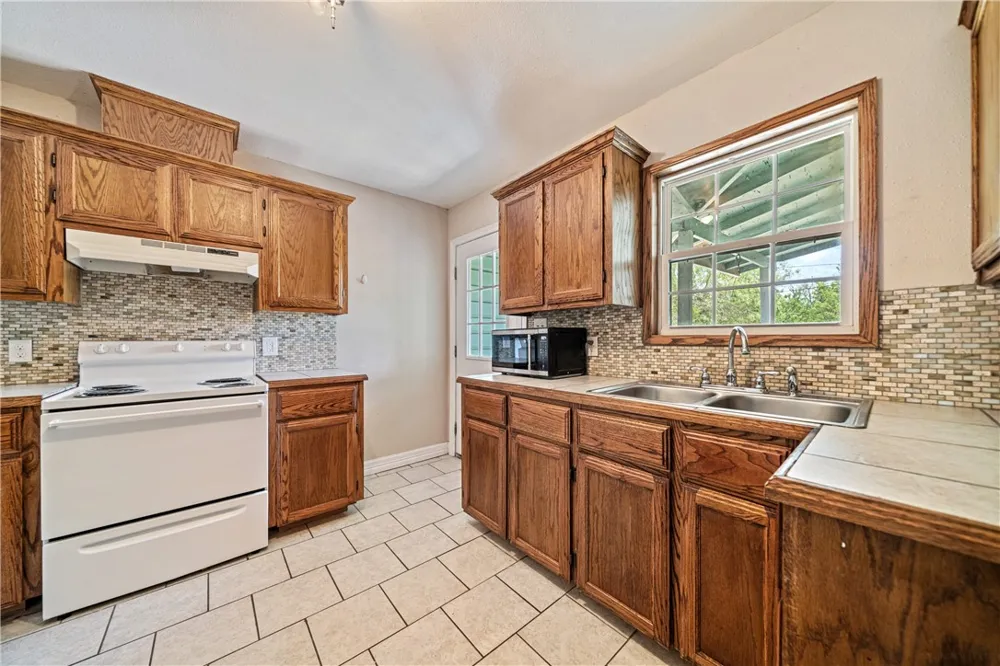 809 E Shelton Street Kingsville, TX 78363