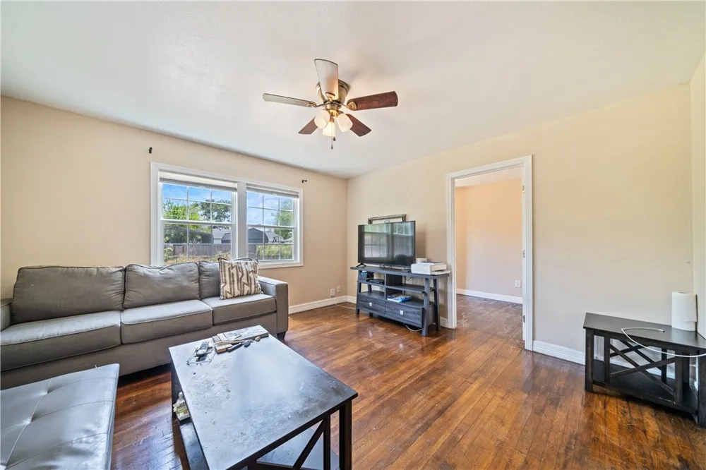 809 E Shelton Street Kingsville, TX 78363