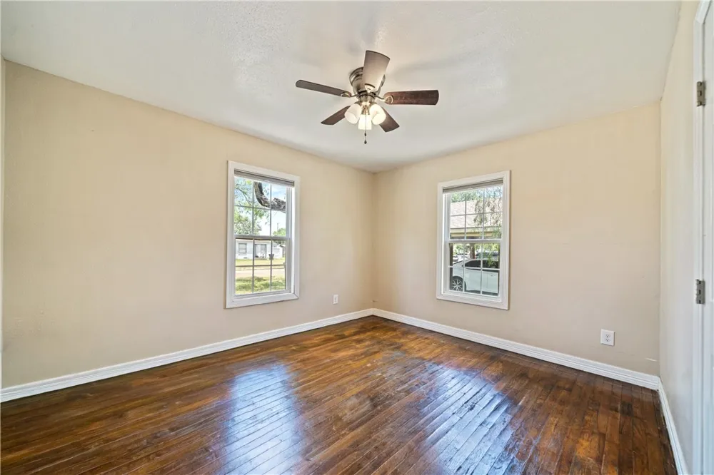 809 E Shelton Street Kingsville, TX 78363
