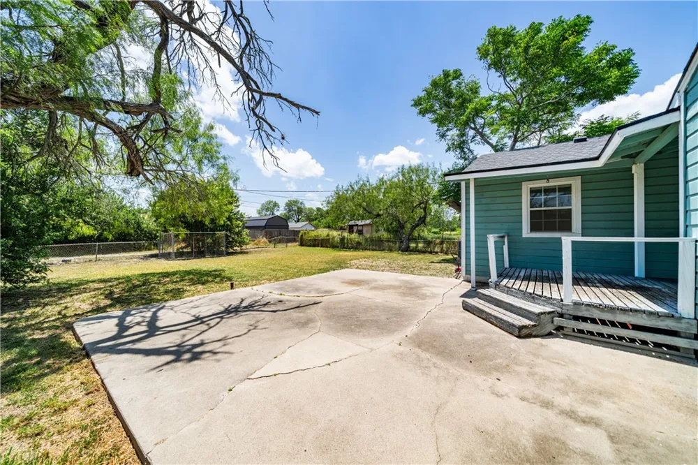 809 E Shelton Street Kingsville, TX 78363