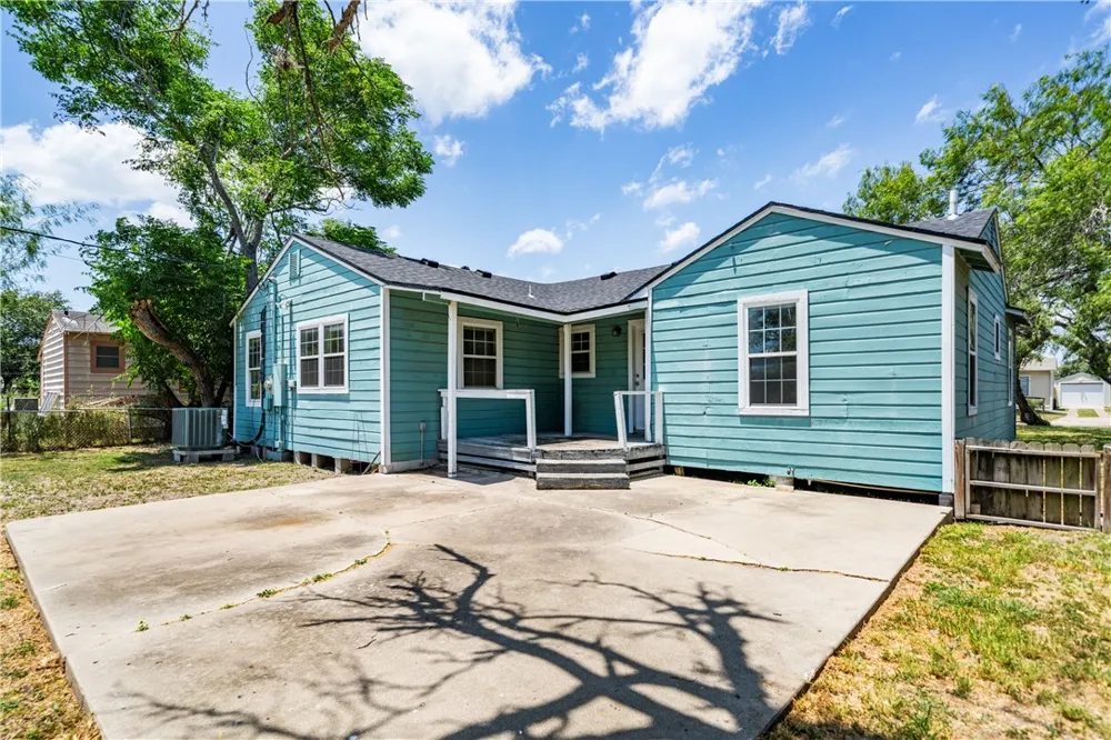 809 E Shelton Street Kingsville, TX 78363