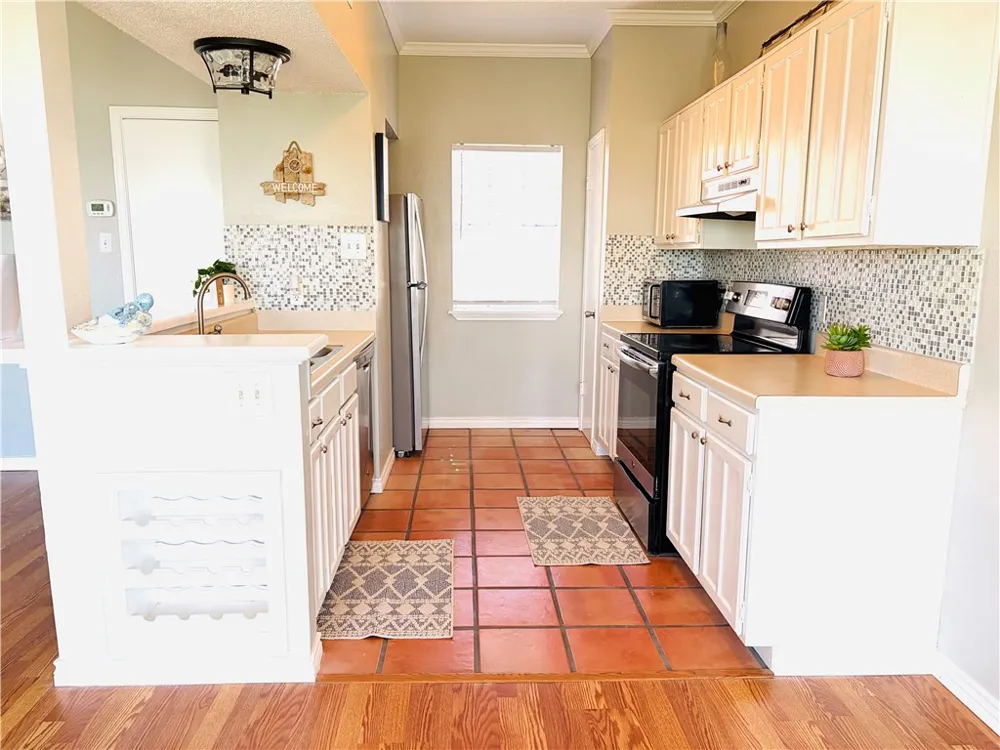 1001 Bayview M Boulevard #M Portland, TX 78374